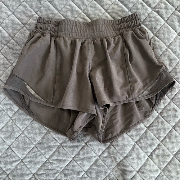 Lululemon Hotty Hot Shorts Women’s 4 Black Run Athletic 2.5” Mini B7 - Picture 1 of 7
